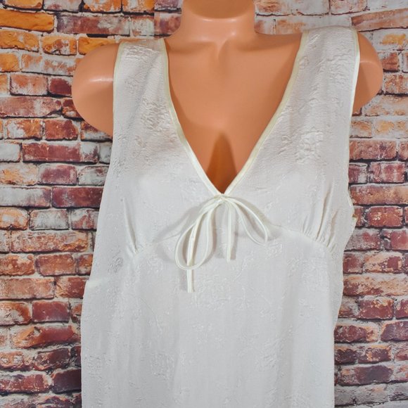 Jaclyn Smith Plus Sz 1X Long Nightgown Creme Sleeveless Floral Embossed - Picture 5 of 11